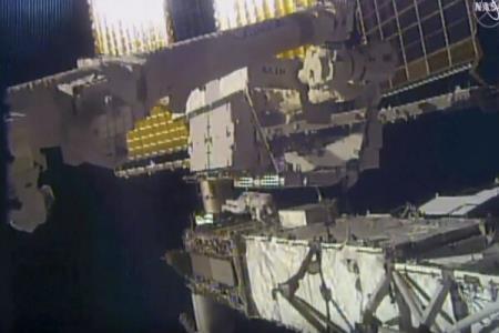 آینه فضانورد ناسا در فضا رها گردید