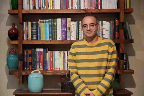 اردشیر رستمی به رخ به رخ می آید