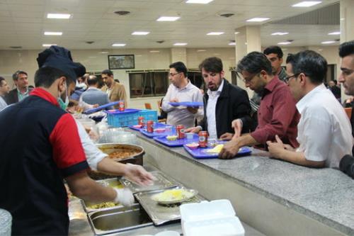 اختصاص غذا به دانشجویان در ایام تعطیل را پیگیری میکنم