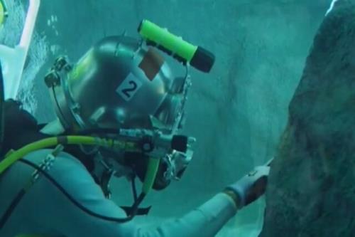 تمرینات فضانوردان ناسا در اعماق آب برای سفر به ماه