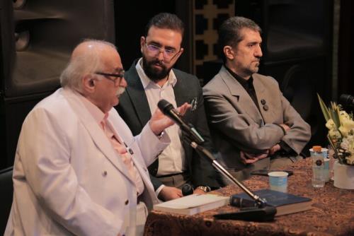 آل احمد اول کنش گر بود بعد نویسنده برای ساخت مستند کمبود منابع داریم