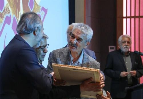 نشان درجه یک هنری به جعفر دهقان اهدا شد
