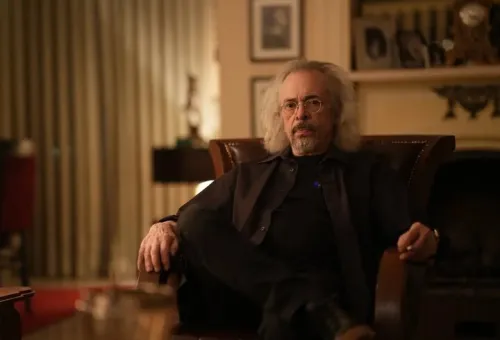 یادبود واحد خاکدان در موزه هنرهای معاصر پخش فیلمی کوتاه از زندگی او