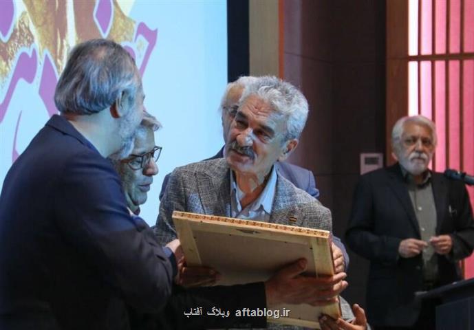 نشان درجه یک هنری به جعفر دهقان اهدا شد